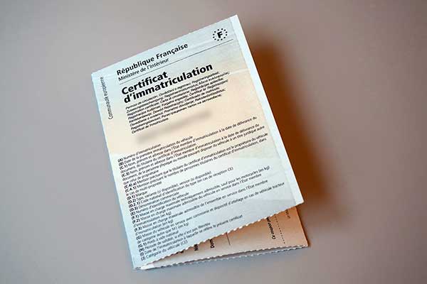 Véhicule sans carte grise